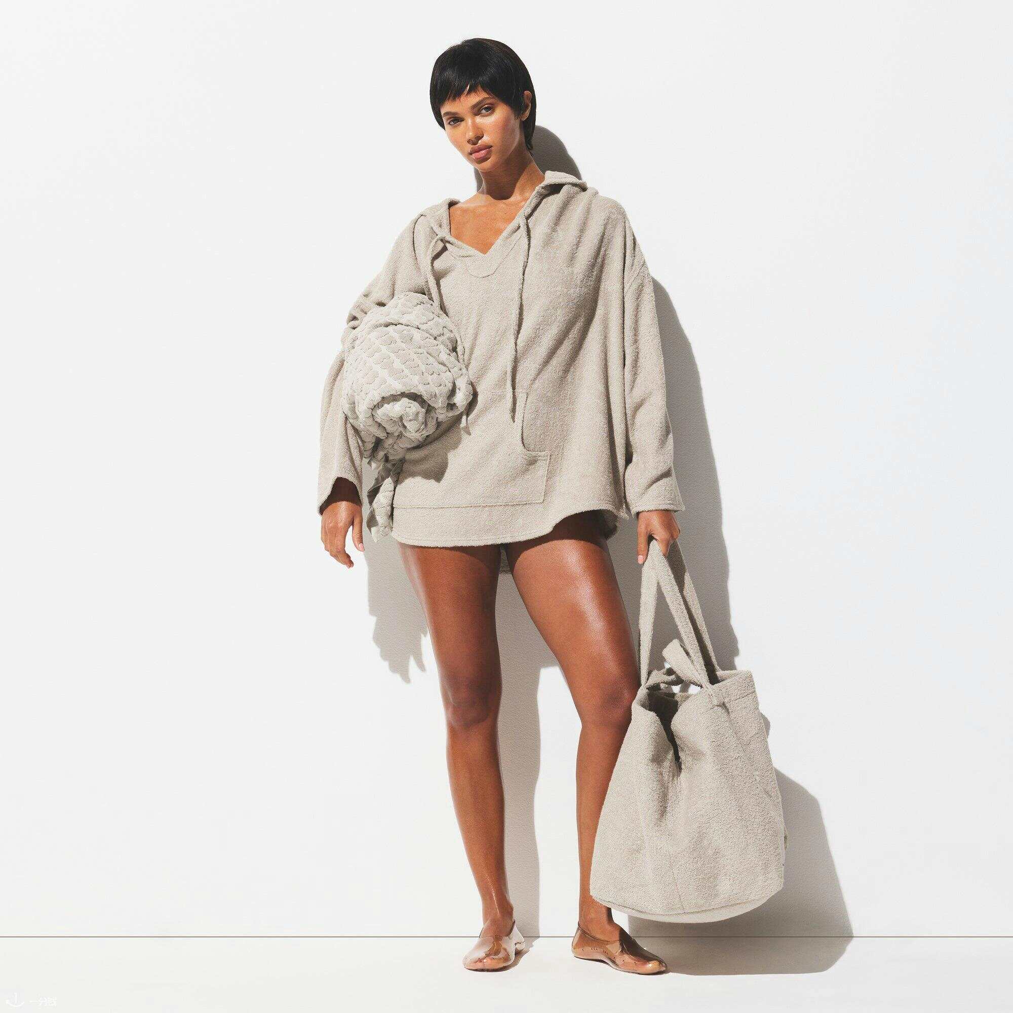 TERRY COVER UPS JUMBO BEACH TOTE | STONE ON A MODEL FRONT VIEW | FOCUS: 0.0, 1.0, 0.9