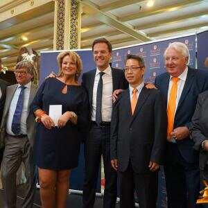 《美丽荷兰》大型画册中文版荷兰首发 荷首相亲临点赞新书